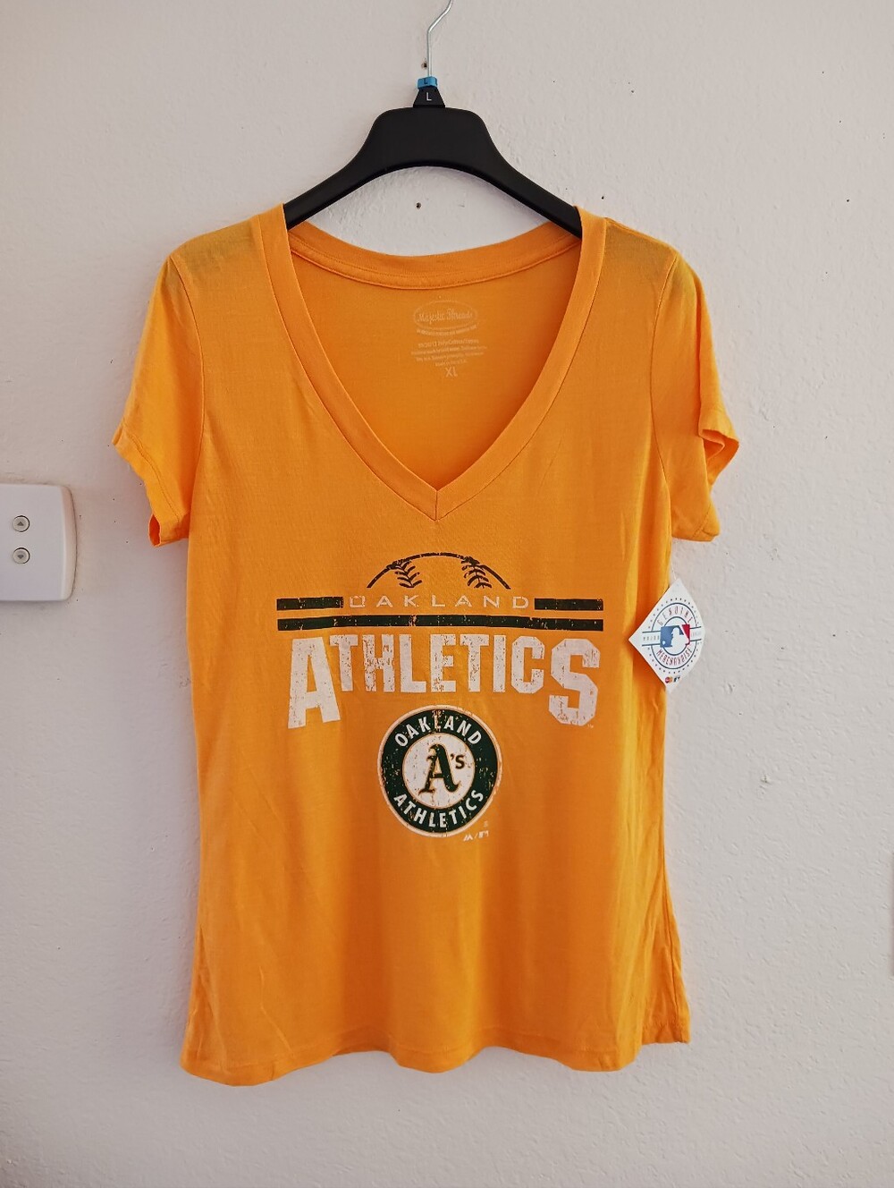 Oakland A's Women's Graphic Print T-shirt